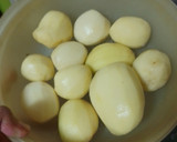 Foto del paso 1 de la receta: Tortilla de papas con cebolla y calabacín rallado