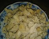 A picture of step 1 of Chicken vegetable pasta.
