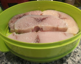 Foto del paso 4 de la receta: Pez espada al microondas con salsa tártara y espinacas