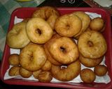 Foto langkah ke 5 dari resep Donat Empuk Tanpa Telur.