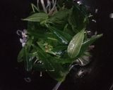 Foto langkah ke 5 dari resep Cah Daun Ginseng Cumi Asin.