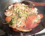 Foto del paso 4 de la receta: Pollo con brócoli al estilo thai