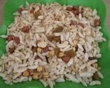 A picture of step 3 of Murmura chivda.