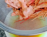 Foto del paso 3 de la receta: Bacalao en salsa marinera con gambones