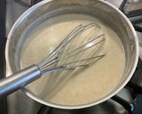 Une image de l'étape 8 de Sauce béchamel à l’épeautre, ail fumé et grana padano.