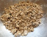 Foto del paso 2 de la receta: Crumble de arándanos, pera y manzanas con helado de vainilla