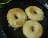 Foto langkah ke 3 dari resep Donat coklat mesis.