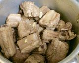 Hình bước làm 2 của món Sườn kho chua ngọt