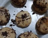 পিনাট বাটার স্টাফড ক্যুকিজ(peanut butter cookies recipe in Bengali) রেসিপি ধাপ - 7 ছবি