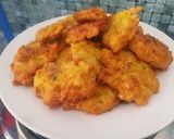 Gambar langkah 6 resipi Bergedil jagung.