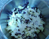 Foto del paso 4 de la receta: Ensalada de col blanco y col morado con pollo y manzana