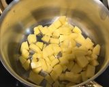 Foto del paso 1 de la receta: Papas con mayonesa para celebrar con Chile🇨🇱