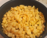 Foto del paso 4 de la receta: Tortilla de patatas con pollo al curry