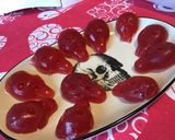 Une image de l'étape 7 de Bonbons gélifiés « skull » à la pêche de vigne.