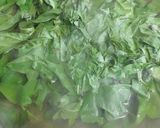 Foto langkah ke 1 dari resep Daun Singkong Masak Santan Manis.