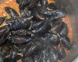 A picture of step 6 of Mussels for quick lunch (w/ white wine, chilli + parsley).