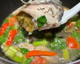 Foto langkah ke 5 dari resep Sop Ikan Gurame.