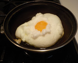Foto del paso 7 de la receta: Huevo frito nube