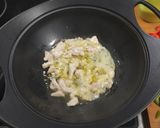 Foto del paso 2 de la receta Fideos de arroz con verduras pollo y gambas 🫑🥑🍗🦐