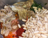 Foto del paso 3 de la receta: Alubias con carne seca 🥓🥓🥘