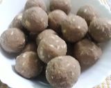 A picture of step 7 of Gond atta ke laddu.