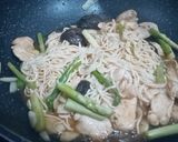 รูปขั้นตอนการทำที่ 2 ของ บะหมี่โอ๊ตผัดอกไก่นุ่ม,หน่อไม้ฝรั่ง,เห็ดหอมสด - คีโต