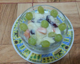 Foto del paso 3 de la receta: Macedonia de fruta  natural al yogurt y salsa de miel...aprovechando las sobritas