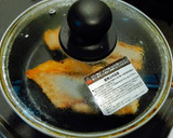 Foto langkah ke 4 dari resep Salmon steak with shoyu garlic sauce flavor.