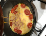 Foto del paso 3 de la receta: Tortilla de tomate cherry y taquitos de jamón