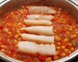 Foto del paso 7 de la receta: Garbanzos con bacalao fresco y toque picante