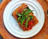 Foto langkah ke 5 dari resep Tempe Penyet Sambal Bawang Kemangi.