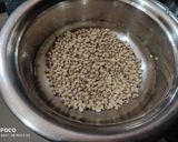 A picture of step 1 of Lobia Ki Sabzi.