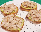 Foto del paso 3 de la receta: Tostas con aguacate y pollo