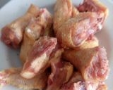 Foto del paso 4 de la receta: Pollo de corral al ajillo sobre nido de patatas