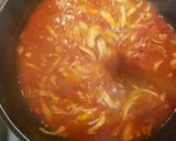 Foto del paso 5 de la receta: Pollo desmenuzado en salsa de tomate..