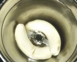 A picture of step 5 of Peanut butter ice cream with banana caramel cake.