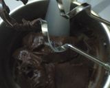Foto langkah ke 2 dari resep Soes coklat vla strawberry (2 telur).