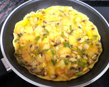 Foto del paso 4 de la receta: Tortilla de patata, espárragos y champiñones