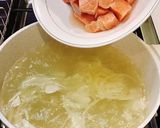 Foto langkah ke 2 dari resep Salmon Soup (lauk praktis).
