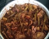 Foto del paso 4 de la receta: Puerco con pasilla ejote y papa