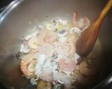 Foto del paso 4 de la receta: Calamar y gambas con calabaza sobre arroz