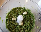 รูปขั้นตอนการทำที่ 3 ของ Pesto sauce (ซอสโหระพา)