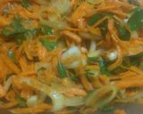 Foto del paso 3 de la receta: Supremas rellenas con ensalada de zanahoria, perejil y cebolla