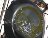 Foto del paso 2 de la receta: Espárragos trigueros salteados con ventresca de atún