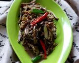 Foto langkah ke 4 dari resep Tumis jantung pisang.