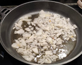 Foto del paso 2 de la receta: Lomos de merluza con tomate