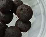 A picture of step 3 of Chocolate cake pops.