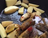 صورة لخطوة 10 من وصفة الرز بالجزر والبطاطس بالفرن 😋💔
