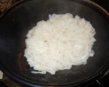 Foto del paso 13 de la receta: Noodles de arroz salteados con pollo