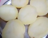 A picture of step 1 of Paneer chilli potatoes cups.